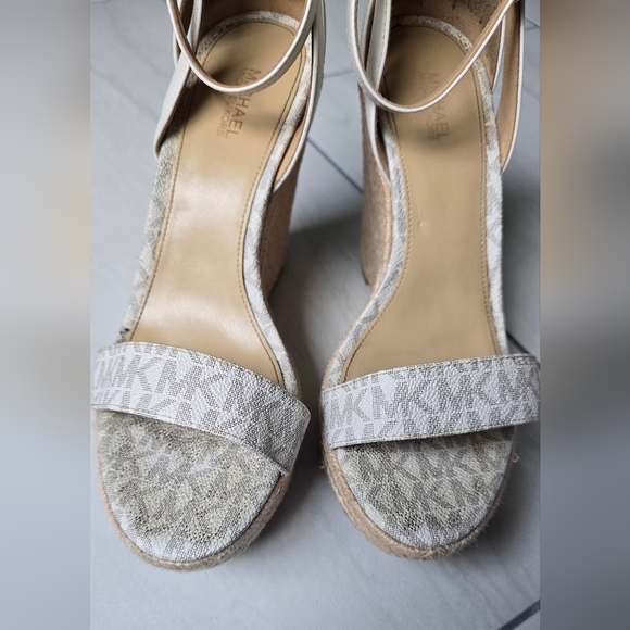 MICHAEL KORS Kimberly Logo and Leather Wedges Sandals Vanilla Cream Shoes Sz 7.5 - Picture 13 of 16
